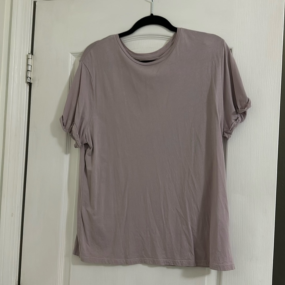 Target top with rolled sleeves